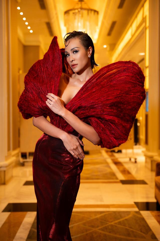 Phương Mai bật khóc - Ảnh 2.
