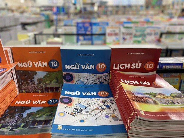 Tin rất vui: Phụ huynh học sinh trên địa bàn Hà Nội có thể được miễn phí 1 khoản ngay trong năm học tới - Ảnh 1.