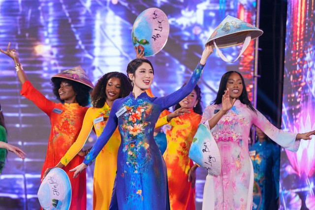 Lần đầu tiên: 111 hoa hậu quốc tế cùng kể câu chuyện về Quảng Ninh, từ di sản Vịnh Hạ Long đến đỉnh non thiêng Yên Tử - Ảnh 2.