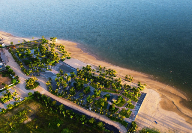 Quảng trường rộng hơn 1,1ha vừa diễn ra sự kiện chưa từng có ở Việt Nam: Trong quần thể rộng tới 248ha, tầm nhìn thẳng ra vịnh Di sản - Ảnh 1.