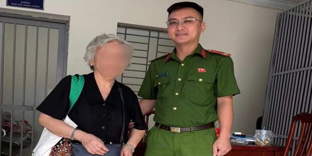 Nhận tin báo khẩn về người phụ nữ SN 1950 đang rút sổ tiết kiệm 600 triệu đồng, công an tức tốc đến ngân hàng để xác minh - Ảnh 1.