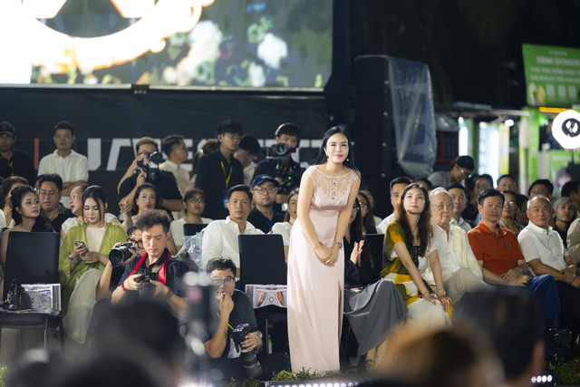 Người phụ nữ Việt đứng sau thương hiệu hơn 130 cửa hàng, đồng hành cùng dàn mỹ nhân quốc tế tại sự kiện chưa từng có ở Việt Nam - Ảnh 4.