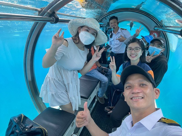 Tỷ phú Phạm Nhật Vượng từng đặt hàng 1 tàu ngầm từ Mỹ để phục vụ du khách: Lần đầu tiên có ở Việt Nam, lặn sâu tối đa 100m, chở được 24 người/lần - Ảnh 4.