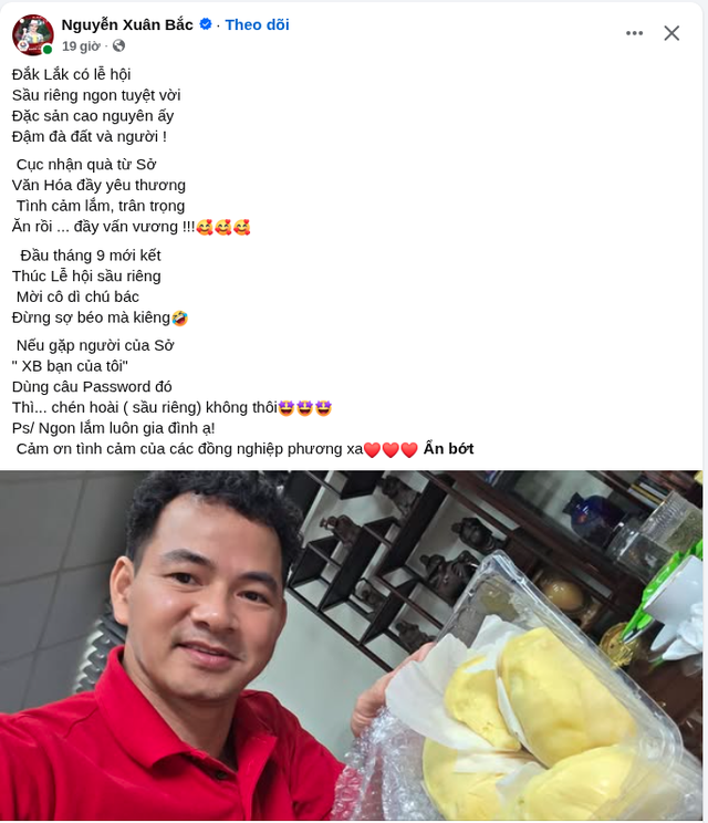 Cục trưởng Xuân Bắc bất ngờ nhận được quà - Ảnh 1.