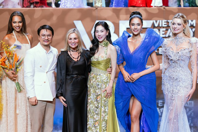 Nam doanh nhân người Đà Nẵng từng học Thạc sĩ Văn học, rồi chuyển hướng học Đạo diễn: Đứng sau loạt sự kiện gần đây cùng "bà trùm" hoa hậu Phạm Kim Dung - Ảnh 15.