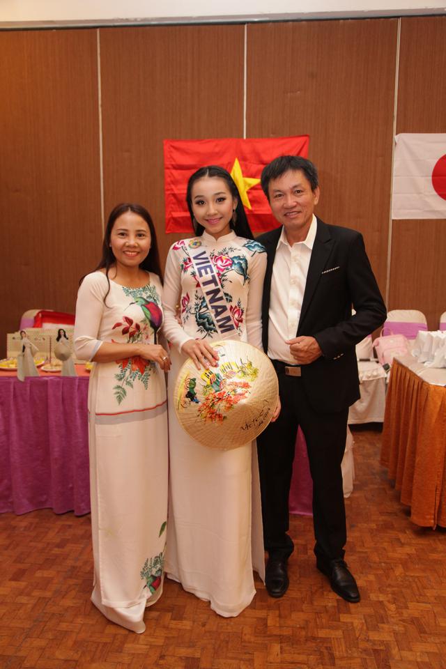 Á hậu sinh năm 2003 vừa đăng quang: Là học trò 10 năm của cặp đôi nổi tiếng, được mẹ ruột trang điểm cho khi đi thi - Ảnh 4.