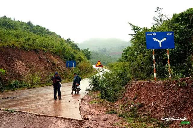 Việt Nam có nơi "1 con gà gáy 3 nước cùng nghe" ở ngay miền Bắc: Nằm trên độ cao 1800m, không phải lúc nào cũng tới được- Ảnh 2. Việt Nam có nơi "1 con gà gáy 3 nước cùng nghe" ở ngay miền Bắc: Nằm trên độ cao 1800m, không phải lúc nào cũng tới được- Ảnh 2.