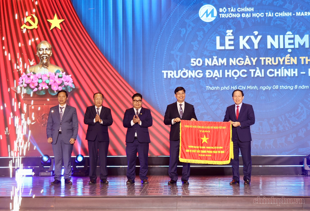 Trường đại học công lập vừa được Chính phủ trao Cờ thi đua, có lĩnh vực nghiên cứu lọt top 20 thế giới, chi gần 400 tỷ trả lương trong 1 năm- Ảnh 1.
