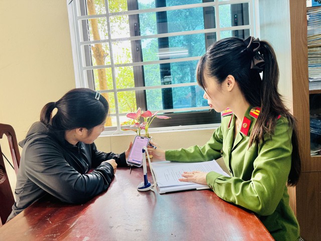 Điều tra các giao dịch chuyển khoản từ 299.000 đến 599.000 đồng: Công an mời Nguyễn Thị T. SN 1980 đến trụ sở làm việc - Ảnh 1.