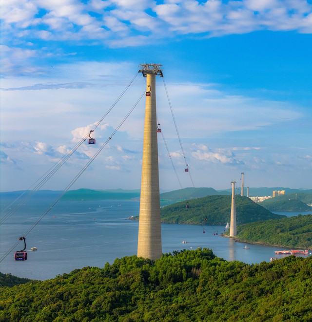 Cáp treo 3 dây dài nhất thế giới ở 1 điểm đến của Việt Nam vừa vượt mặt cả Maldives và Phuket, là thiên đường biển xanh cát trắng được cả Vingroup và Sun Group lựa chọn ảnh 2