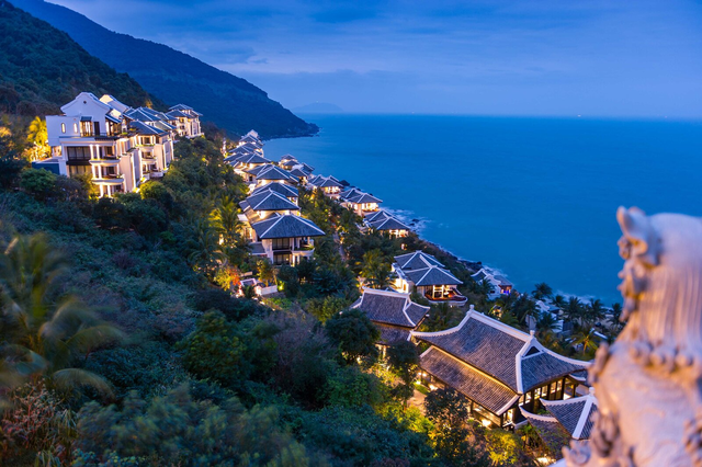 Việt Nam có một khu nghỉ dưỡng 7 lần được "Oscar của ngành du lịch" vinh danh, thiết kế bởi “phù thủy kiến trúc” danh tiếng toàn cầu do Sun Group đầu tư- Ảnh 1. Việt Nam có một khu nghỉ dưỡng 7 lần được "Oscar của ngành du lịch" vinh danh, thiết kế bởi “phù thủy kiến trúc” danh tiếng toàn cầu do Sun Group đầu tư- Ảnh 1.