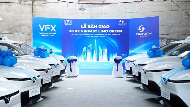 Giữa sức ép taxi điện, Vinasun lập tức bổ sung VinFast Limo Green vào đội xe - Ảnh 3.