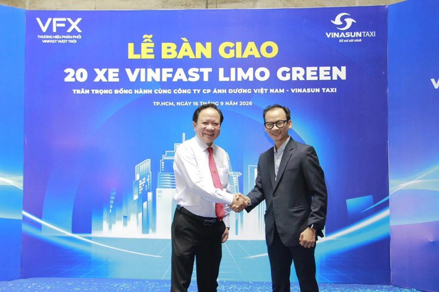 Giữa sức ép taxi điện, Vinasun lập tức bổ sung VinFast Limo Green vào đội xe - Ảnh 4.