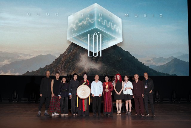 Nhạc sĩ Quốc Trung làm concert không MC, 2 “diva” của nghệ thuật truyền thống Việt Nam xuất hiện, được anh coi như “báu vật” - Ảnh 9.