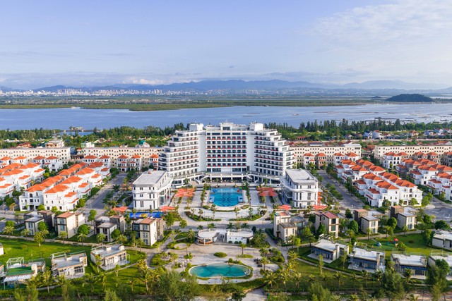 Bãi biển dài nhất Việt Nam vừa xuất hiện quần thể đặc biệt rộng hơn 20 ha: Nằm ở vùng địa đầu vùng Đông Bắc, cong hình vành khuyên, được ví như "nàng thơ ngủ quên" - Ảnh 3.