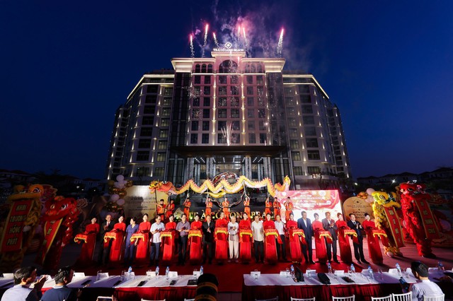 Bãi biển dài nhất Việt Nam vừa xuất hiện quần thể đặc biệt rộng hơn 20 ha: Nằm ở vùng địa đầu vùng Đông Bắc, cong hình vành khuyên, được ví như "nàng thơ ngủ quên" - Ảnh 4.