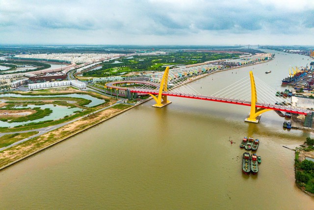 Tỷ phú Phạm Nhật Vượng chi hơn 2 tỷ USD biến hòn đảo gần 900ha từ vùng đất biệt lập thành đại đô thị, kết nối trung tâm chỉ 5 phút- Ảnh 1.