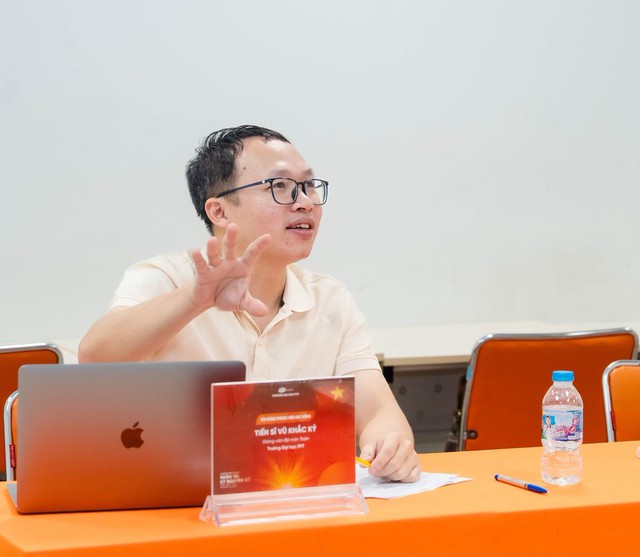 Thầy giáo người Việt vừa tham gia giải thành công bài toán tồn tại hơn 1 thập kỷ: Học Tiến sĩ ở ĐH Bách khoa Paris, từng là thành viên giải bài toán tồn tại suốt 400 năm - Ảnh 1.