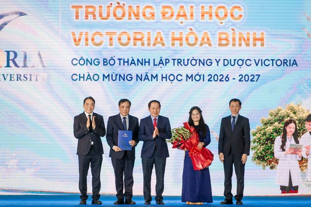 Nữ tiến sĩ mới trở thành người giàu thứ 2 Việt Nam vừa làm một điều đặc biệt - Ảnh 2.