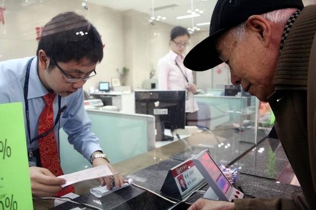 Gửi tiết kiệm 38 triệu đồng với lãi suất 9,15‰ rồi quên mất, 30 năm sau đi rút được ngân hàng thông báo: “Không thể tính được lãi” - Ảnh 1.