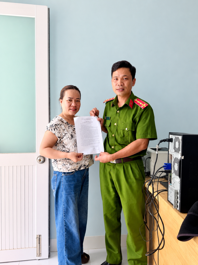 Vừa chuyển khoản thành công 50.000.000 đồng vào tài khoản của người đàn ông ở Hải Phòng, Nguyễn Thị Mỹ Nữ sinh năm 1982 vội báo cảnh sát - Ảnh 1.