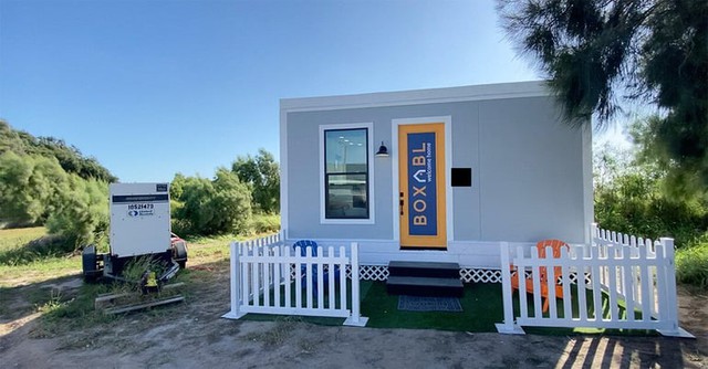 Vị CEO 55 tuổi của 2 công ty nghìn tỷ đô: Tham quan nhà máy bằng chuyên cơ riêng trị giá 1.800 tỷ đồng nhưng ở nhà 'xe kéo', bán hết BĐS vì lời hứa 'không sở hữu bất kỳ ngôi nhà nào' - Ảnh 2.