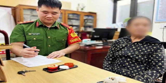 Sau cuộc gọi yêu cầu trả khoản nợ 2 tỷ đồng, người phụ nữ SN 1958 quyết không chuyển khoản mà báo công an Hà Tĩnh - Ảnh 1.