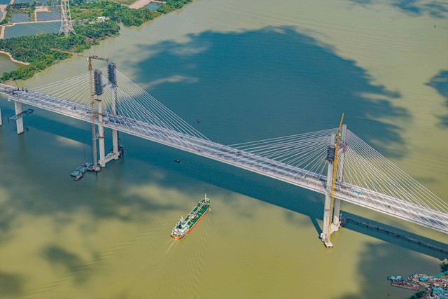Hôm nay, tuyến cao tốc dài gần 58km chính thức khai thác, nối thành phố giàu nhất Việt Nam với tỉnh có sân bay lớn nhất cả nước- Ảnh 1.