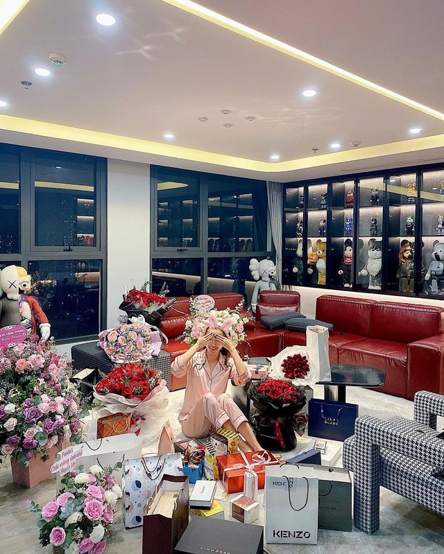 Biệt thự 3 tầng ở ngoại thành của mỹ nhân Hà Nội 30 tuổi chưa lấy chồng, được báo Trung khen là