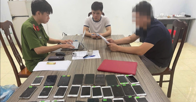 Công an điều tra loạt giao dịch tổng cộng gần 400.000.000 đồng liên tục chuyển vào tài khoản 7 thanh niên SN 2001 - 2006