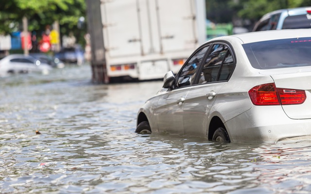 6 bước hướng dẫn lái xe qua vùng ngập nước