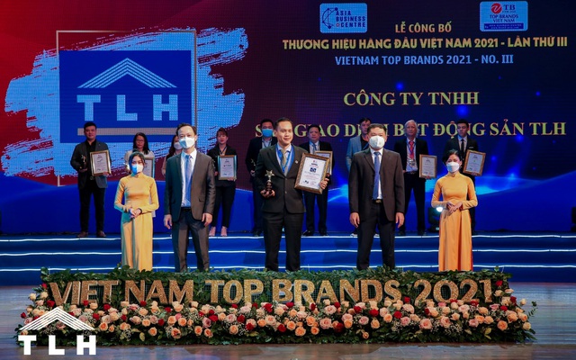 Công ty TLH nhận cú đúp giải thưởng tại “Thương hiệu hàng đầu Việt Nam 2021”
