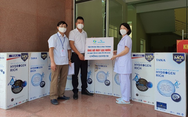 Tân Á Đại Thành tặng máy lọc nước cho bệnh viện dã chiến Bắc Giang, Bắc Ninh