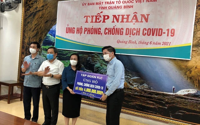 FLC tiếp tục ủng hộ Quảng Bình 4 tỷ đồng tiền mặt phòng chống Covid - 19