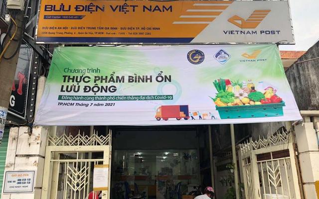 Người dân Thành phố Hồ Chí Minh có thể ra Bưu điện mua hàng thiết yếu