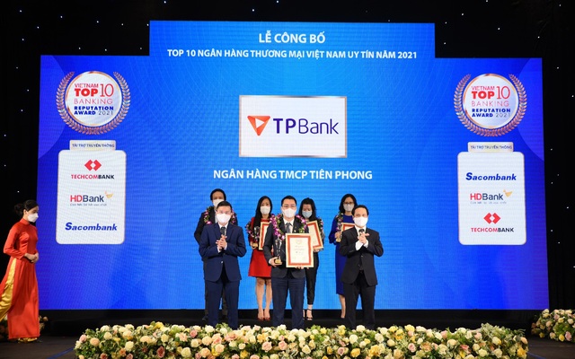Vietnam Report : TPBank lọt Top 10 ngân hàng thương mại Việt Nam uy tín