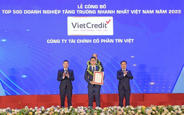 VietCredit thăng hạng vượt bậc đứng thứ 3 trong bảng FAST500