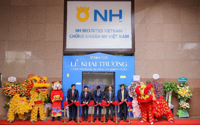 Khai trương chi nhánh Hà Nội, NHSV tặng khách hàng "ưu đãi nhân ba"