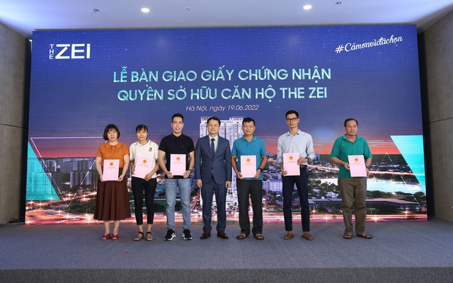 Chủ đầu tư HDMon Group bàn giao sổ hồng căn hộ The Zei