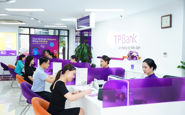 Vietnam Report: TPBank nằm trong Top 4 ngân hàng tư nhân uy tín nhất Việt Nam