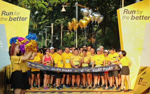 EY Việt Nam lần đầu tiên tổ chức giải chạy “Run for the better”: 30 năm không ngừng phấn đấu vì giá trị và niềm tin