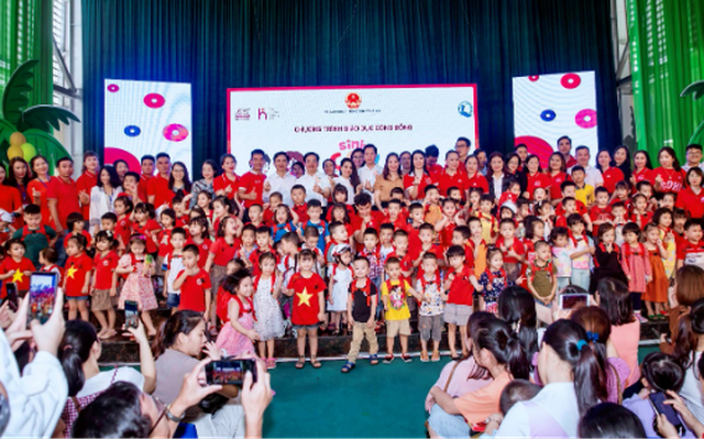Chương trình "Sinh Con, Sinh Cha" thu hút đông đảo người tham dự