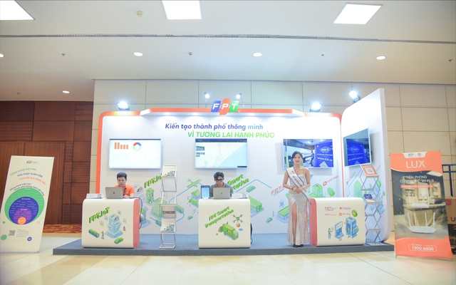 FPT trình diễn hệ sinh thái thành phố thông minh tại Smart City summit 2022