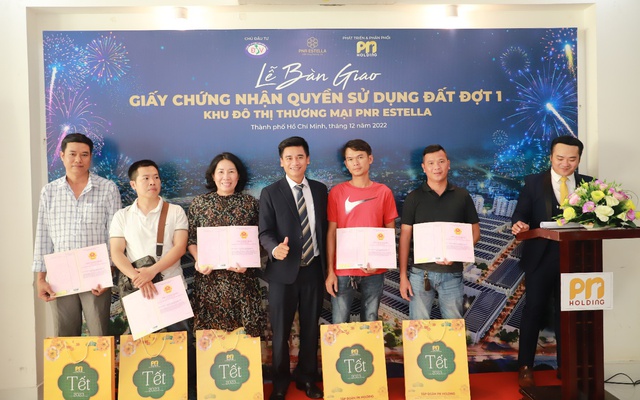 PN Holding bàn giao sổ cho cư dân PNR Estella