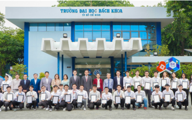 Gần 3 tỷ đồng học bổng được trao tặng cho sinh viên Việt Nam