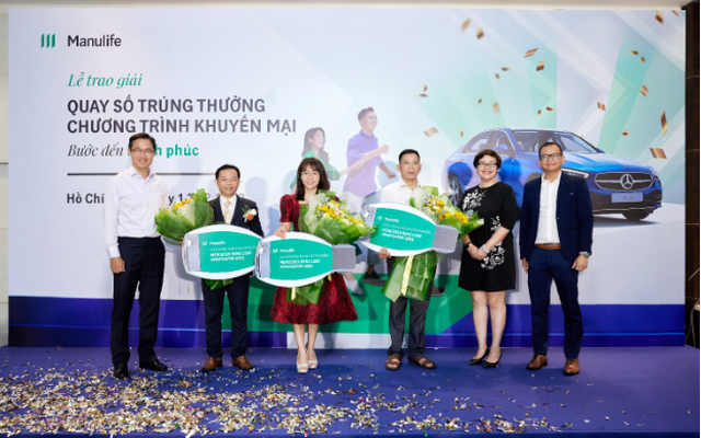 Manulife Việt Nam tiếp tục công bố 3 chủ nhân trúng thưởng xe Mercedes