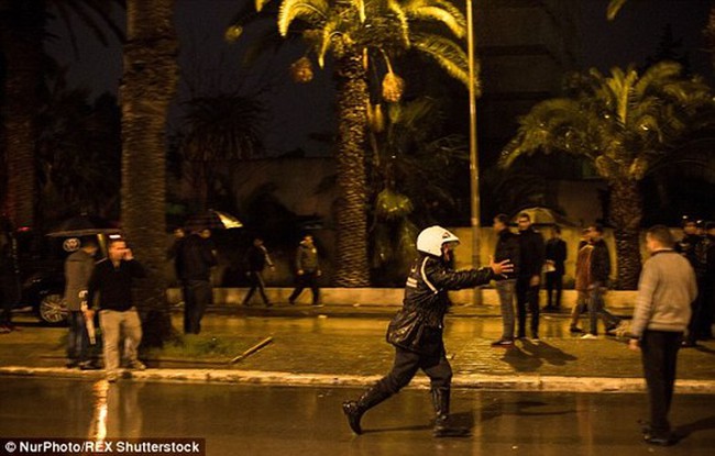 Đánh bom tự sát đoạt mạng 12 cận vệ của tổng thống Tunisia