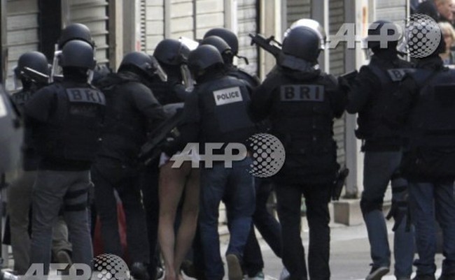 Lời khai nóng của kẻ bị bắt trong vụ đột kích của cảnh sát Pháp