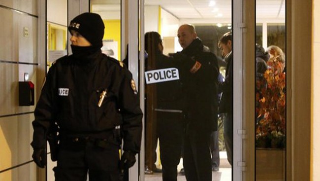 Khủng bố: Tìm được một đai thuốc nổ ở ngoại ô Paris