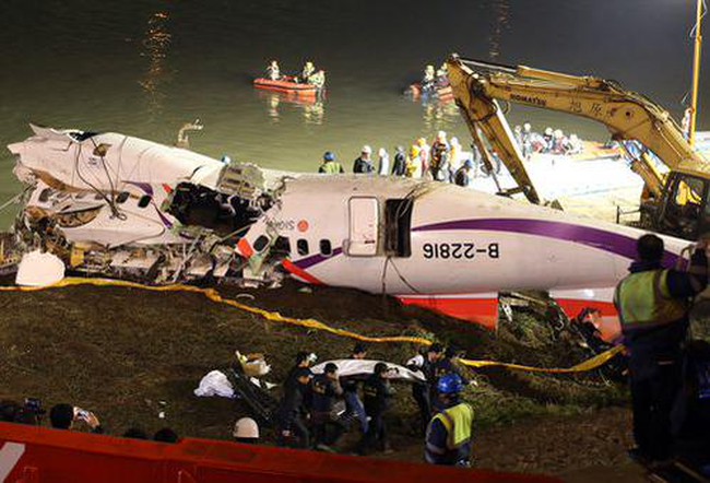 Vụ tai nạn máy bay Đài Loan: Cả gia đình sống sót nhờ đổi chỗ ngồi
